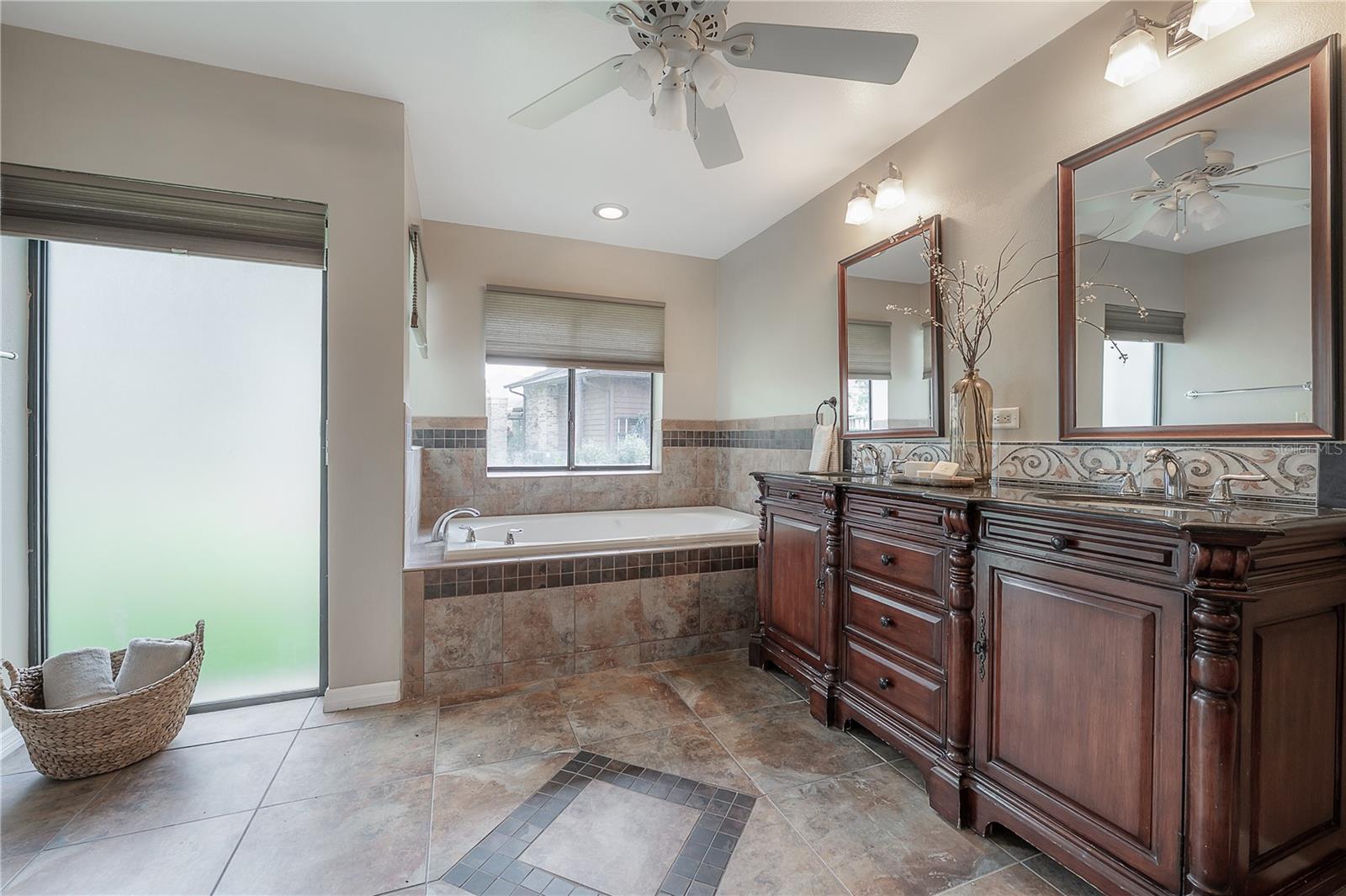 Listing photo id 30 for 13906 Captains Reef Court