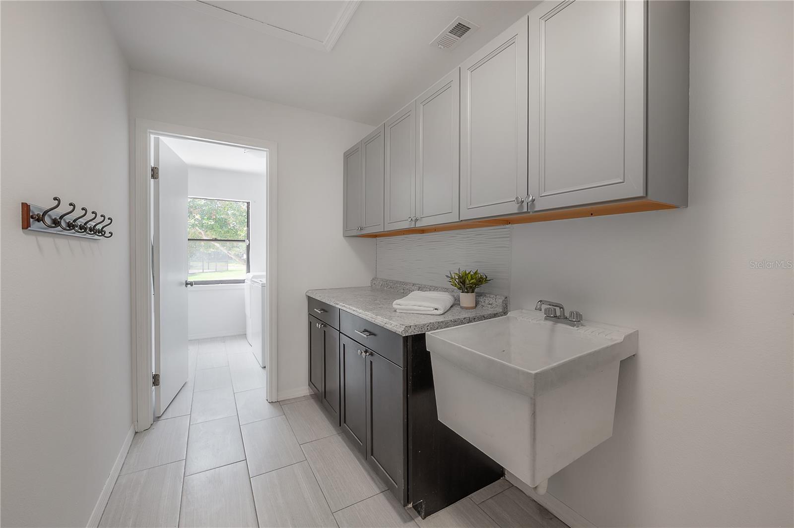 Listing photo id 36 for 13906 Captains Reef Court