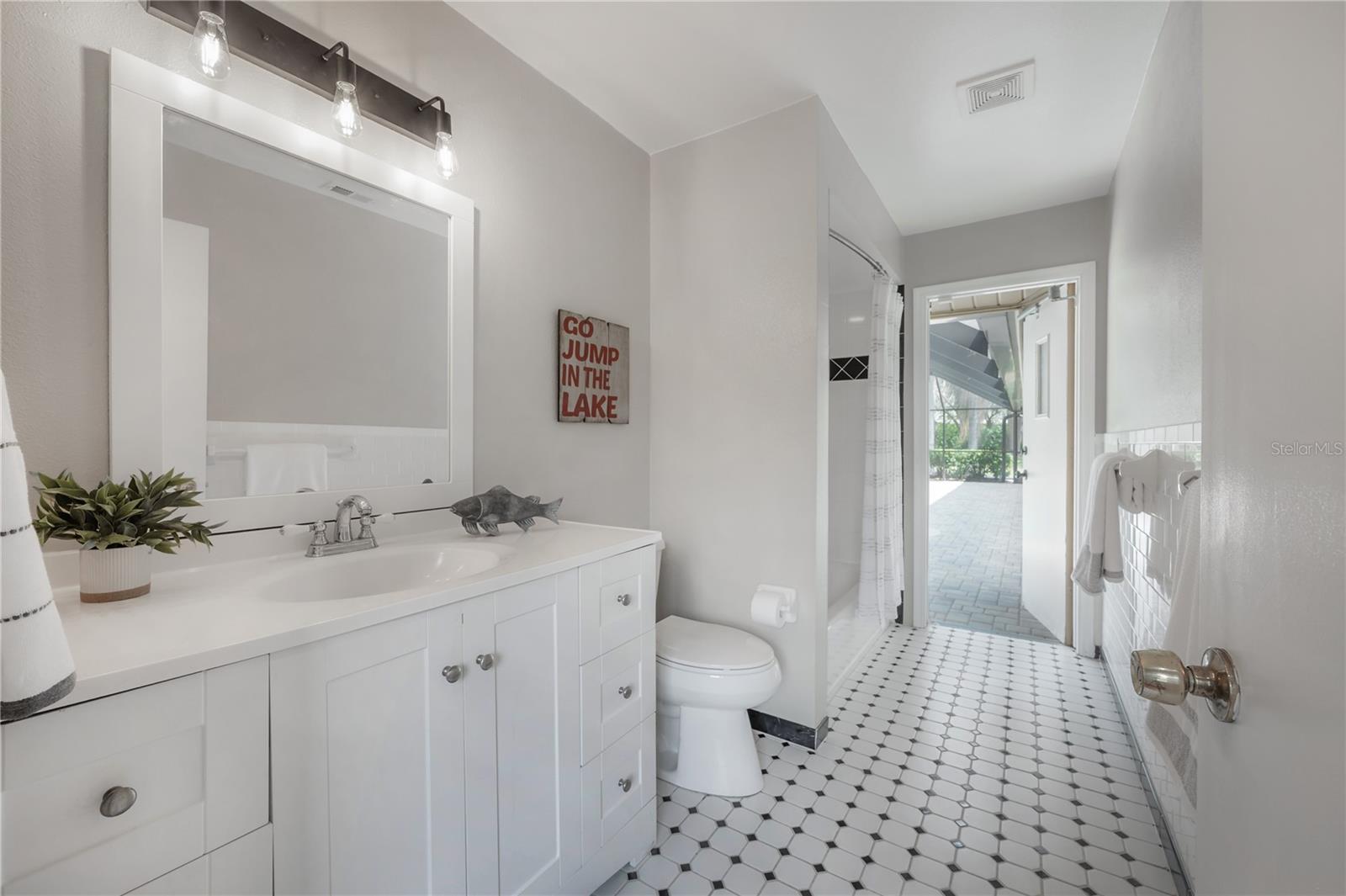 Listing photo id 40 for 13906 Captains Reef Court
