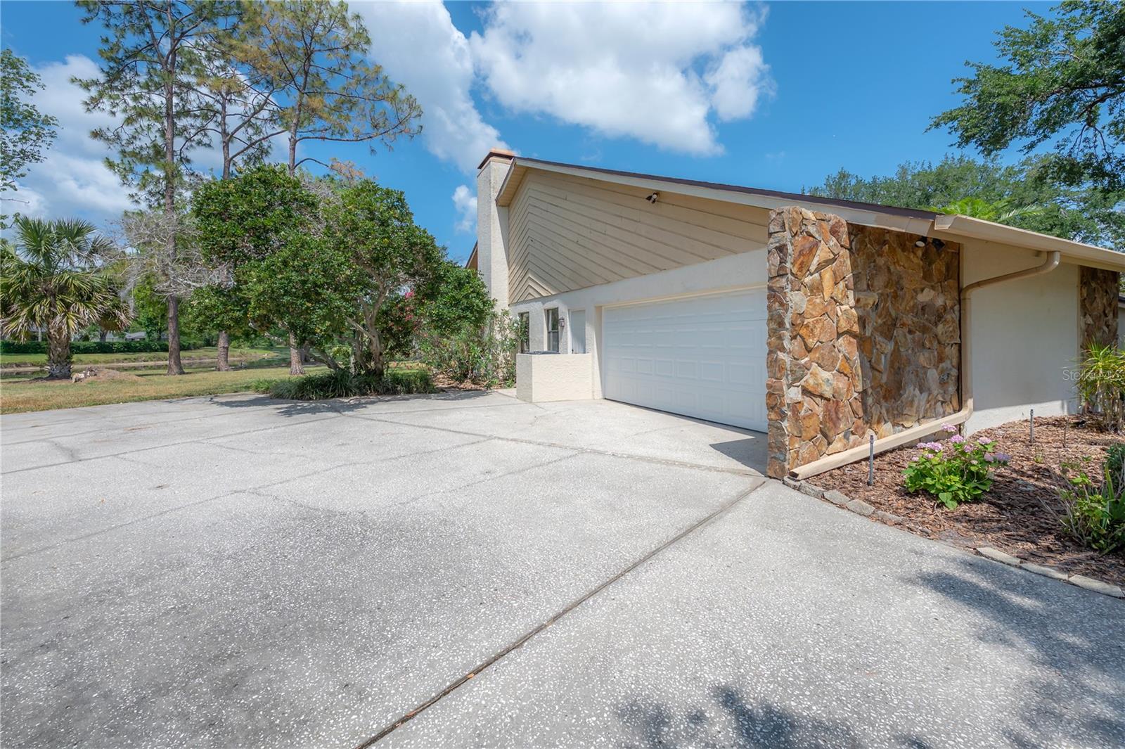 Listing photo id 61 for 13906 Captains Reef Court