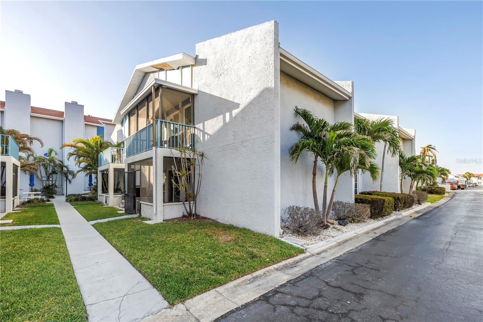Image 33 of 55 For 250 Medallion Boulevard H