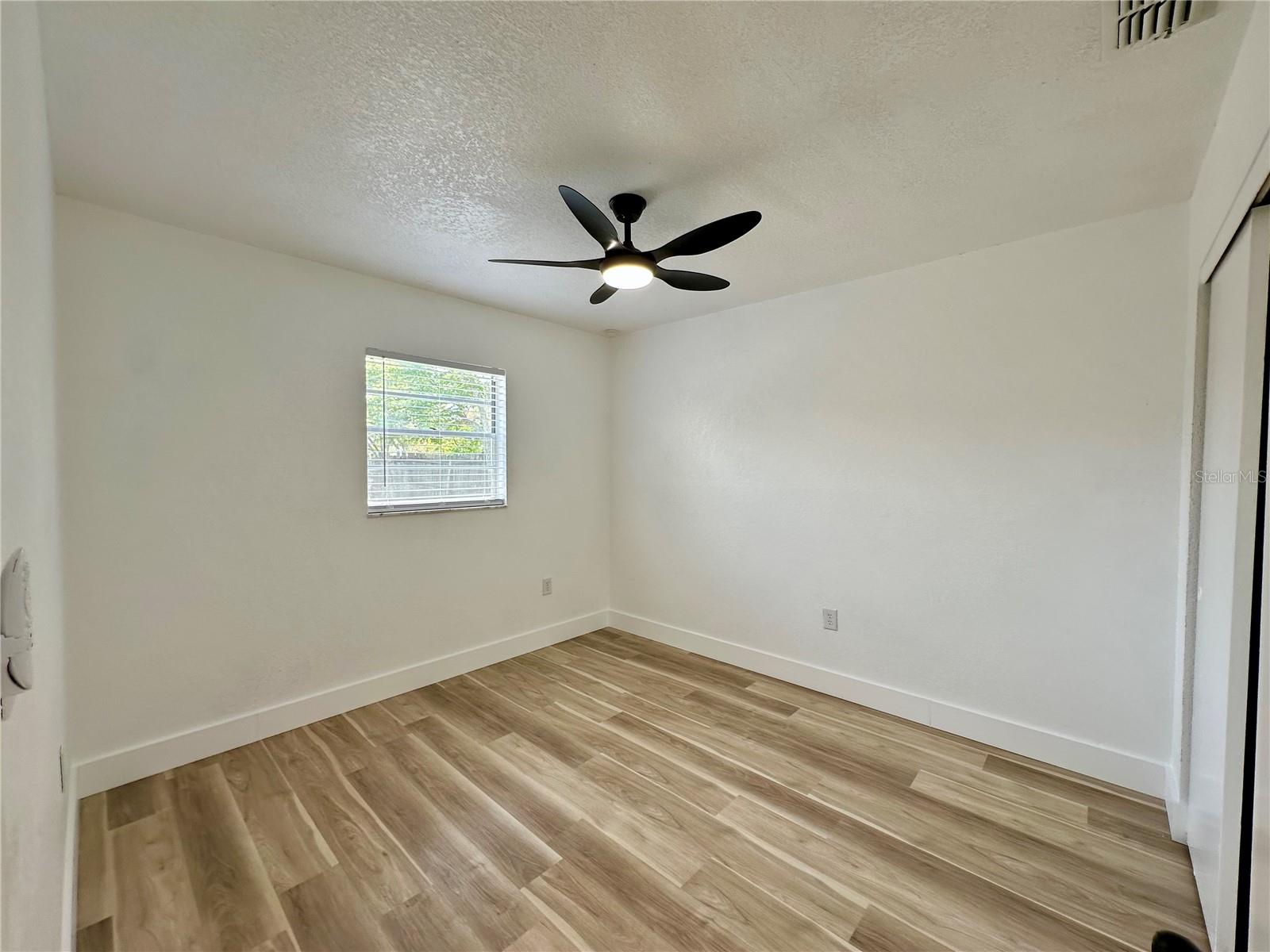 Image 5 of 12 For 9230 Wood Drive