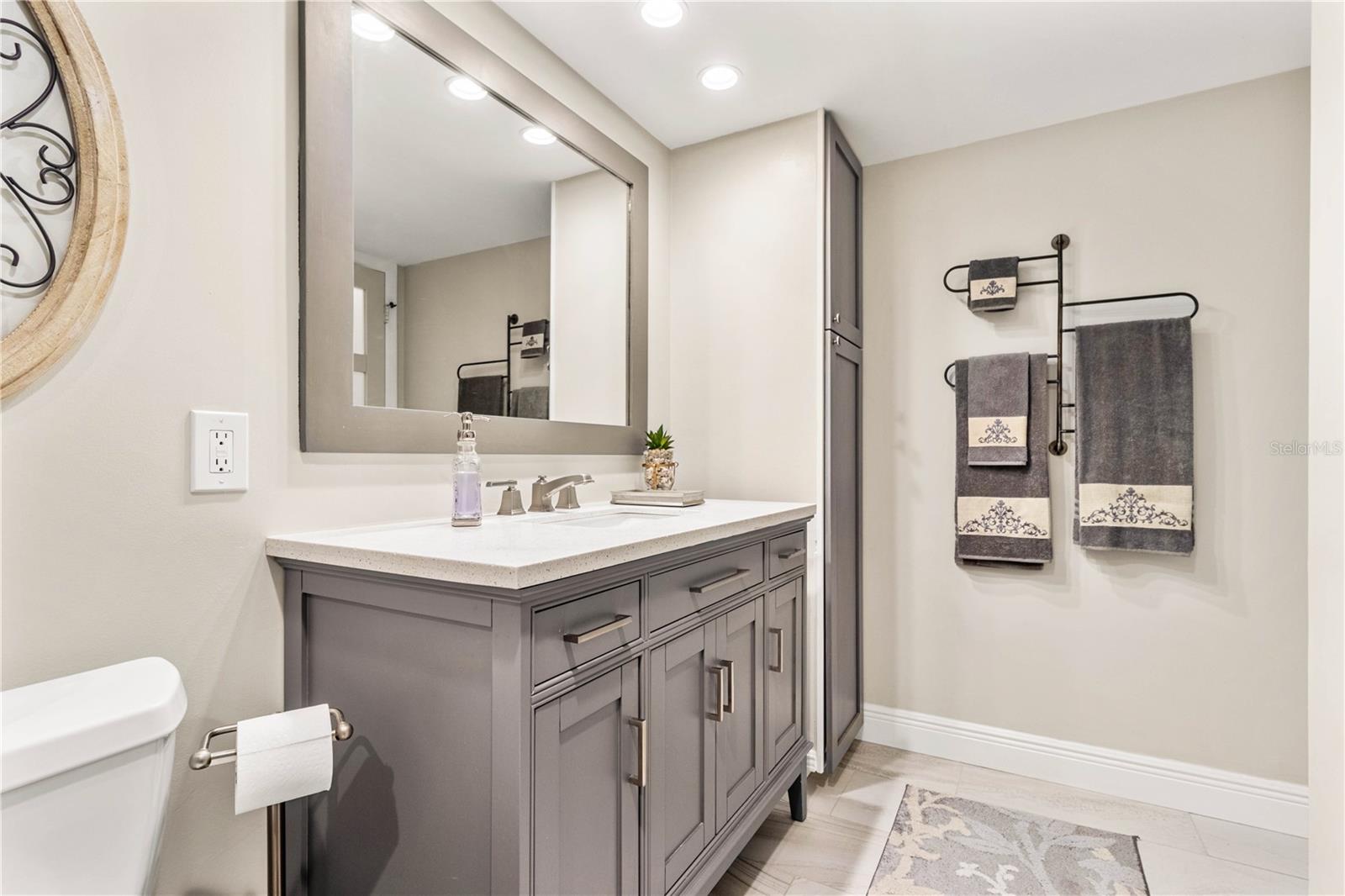 Image 15 of 24 For 4900 Brittany Drive S 811