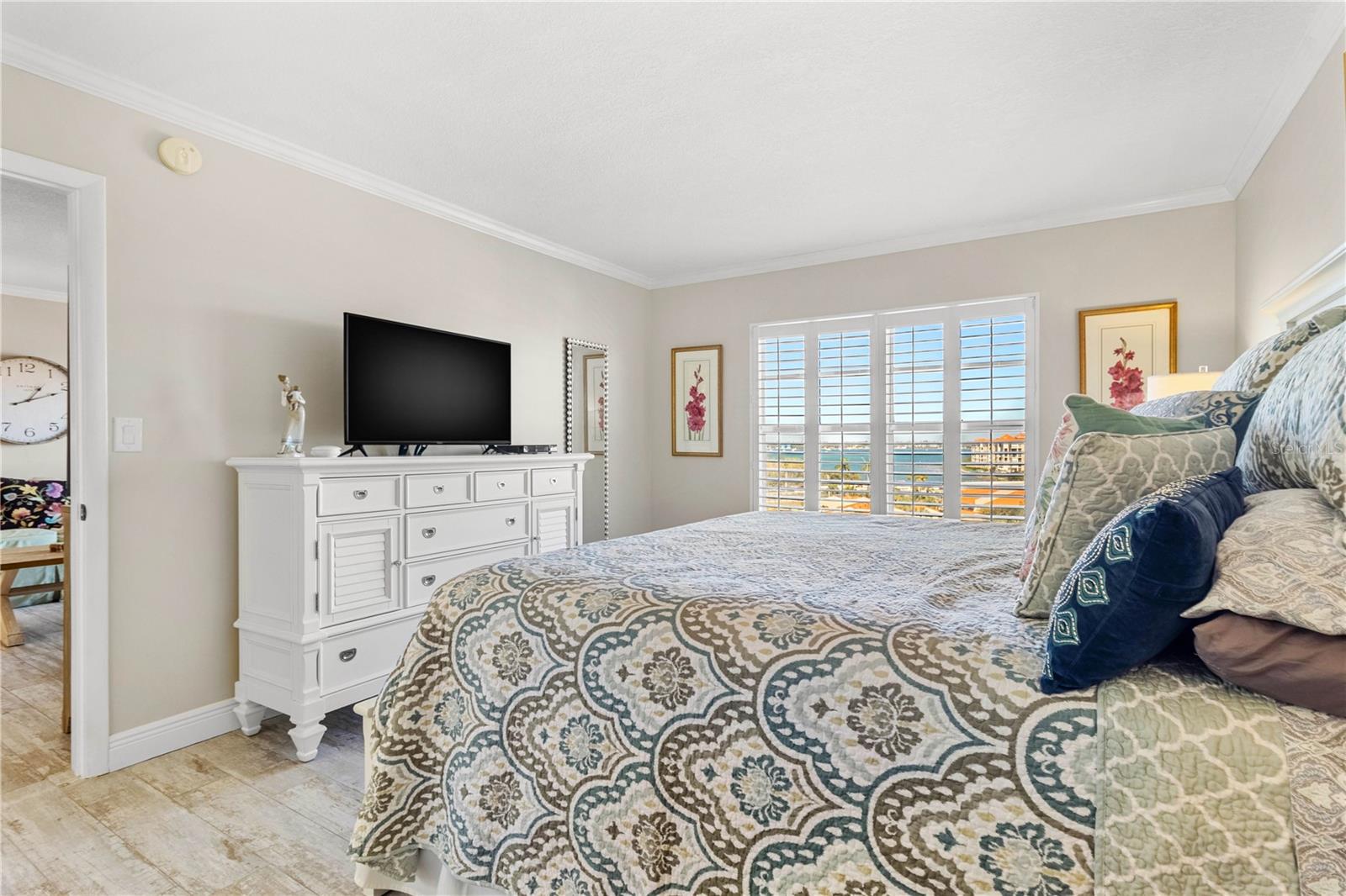 Image 9 of 24 For 4900 Brittany Drive S 811
