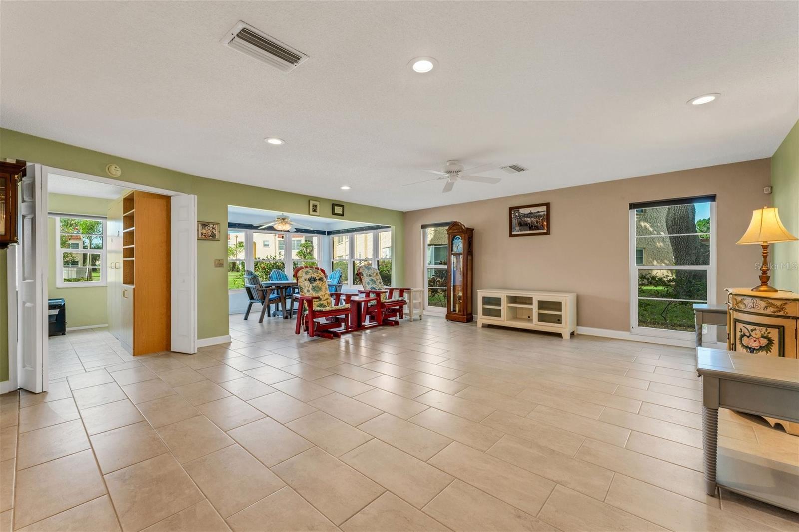Image 7 of 41 For 120 Cedarwood Circle 120