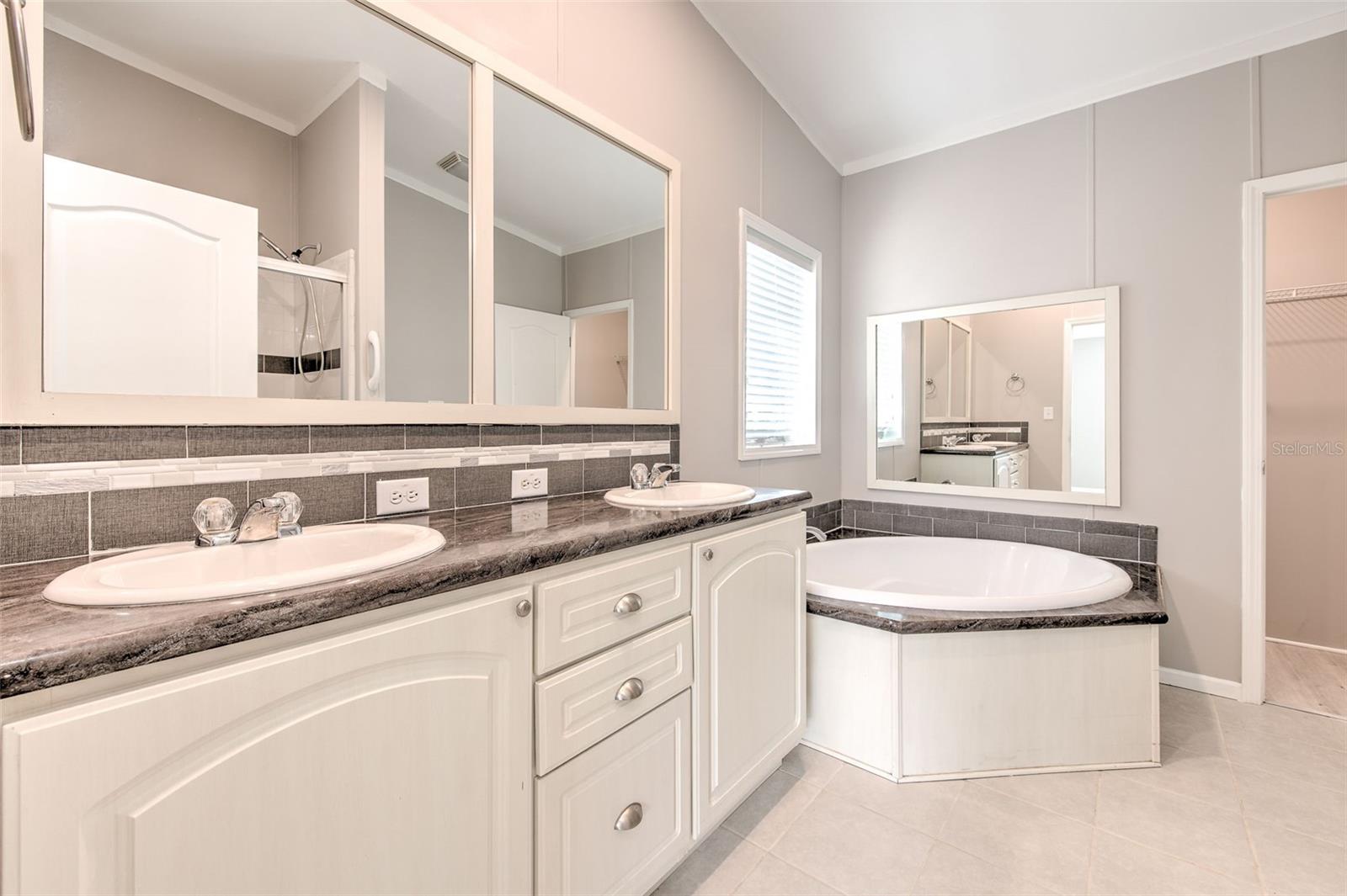 Image 19 of 42 For 6633 Applewood Drive