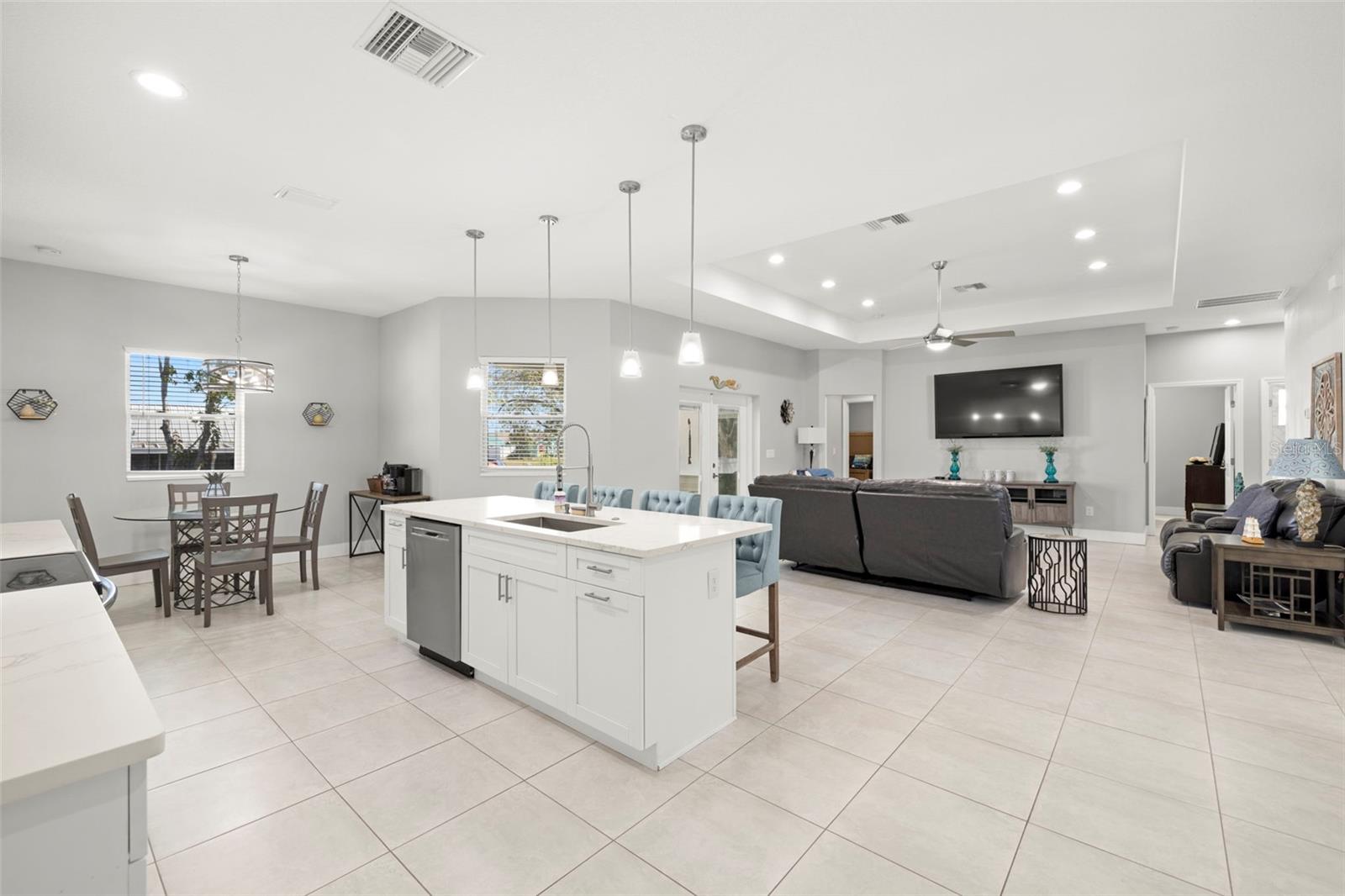 Listing photo id 8 for 501 Florida Circle N