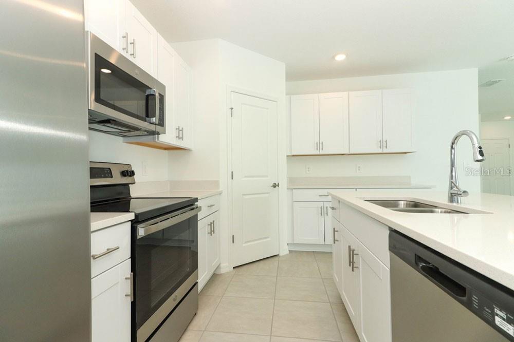 Image 5 of 26 For 13261 Tropical Breeze Way
