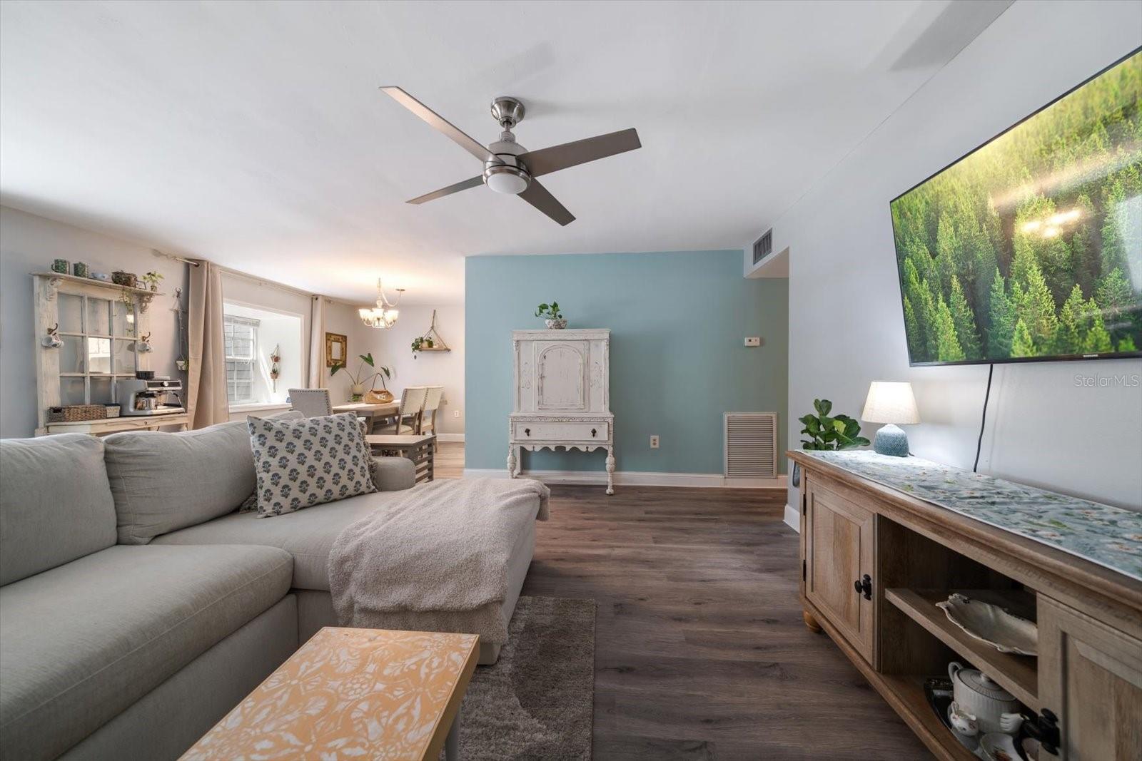 Image 21 of 23 For 1715 Belleair Forest Drive C