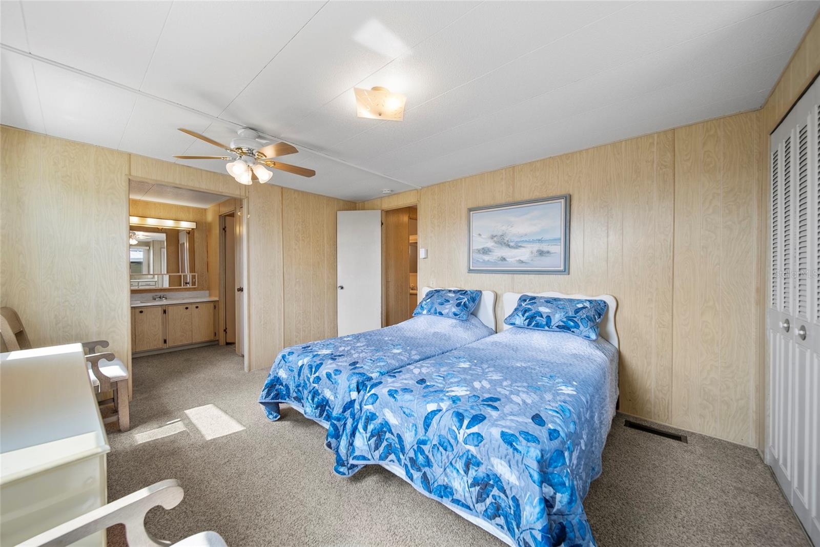 Image 18 of 37 For 10359 Lake Drive 238