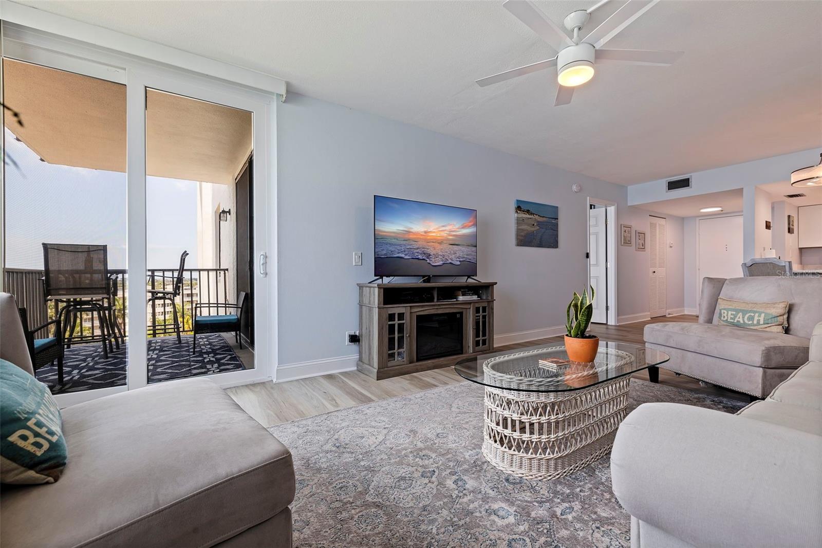 Image 13 of 48 For 6287 Bahia Del Mar Circle 801
