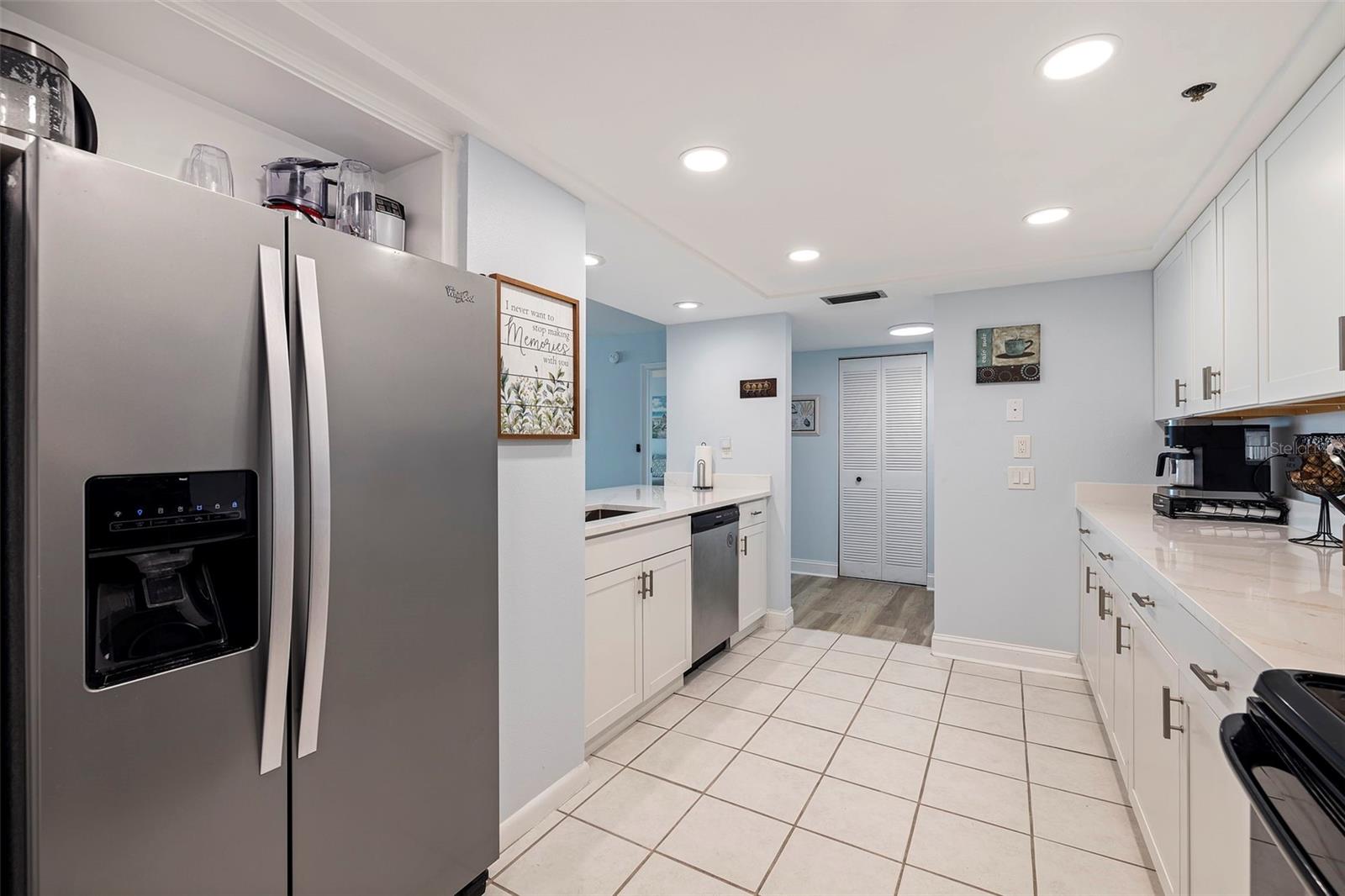 Image 4 of 48 For 6287 Bahia Del Mar Circle 801