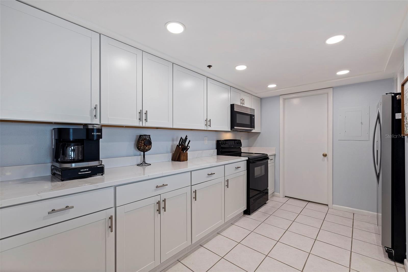 Image 5 of 48 For 6287 Bahia Del Mar Circle 801