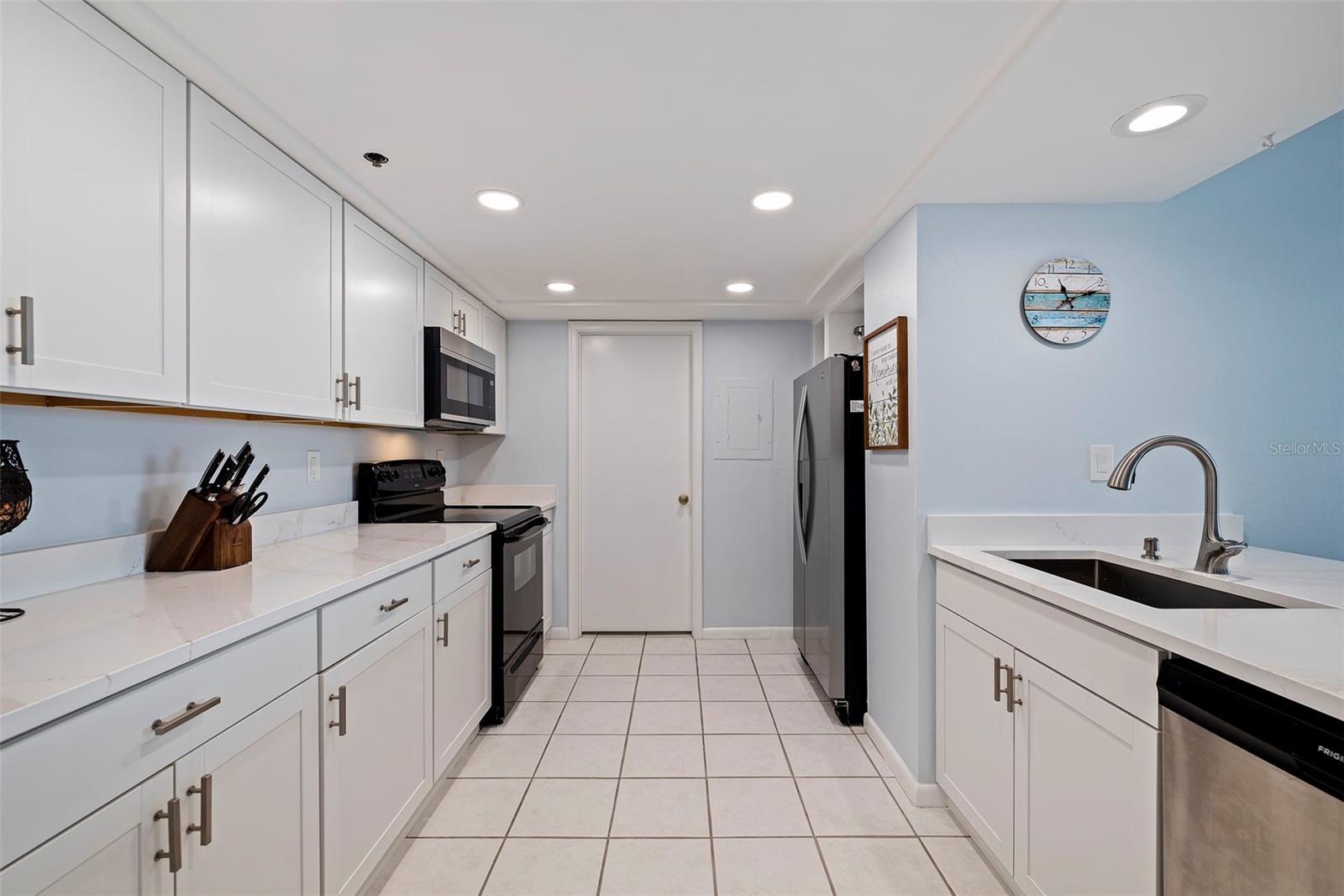Image 6 of 48 For 6287 Bahia Del Mar Circle 801