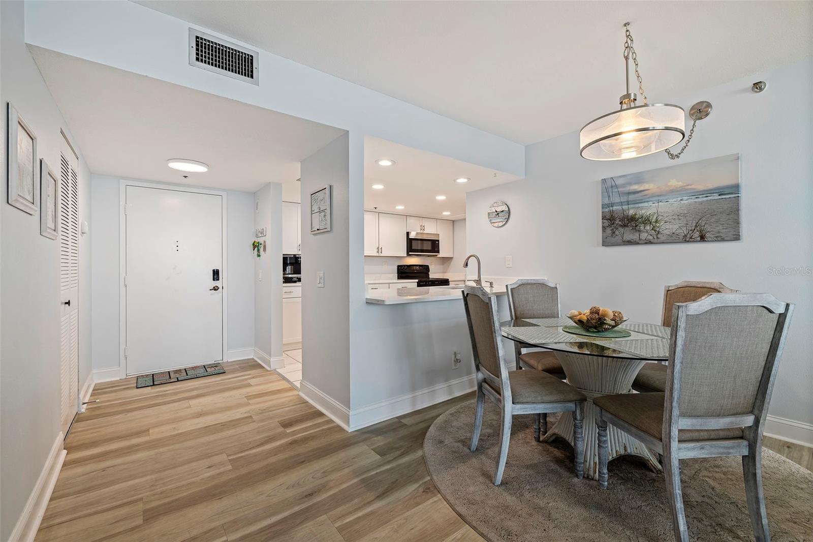 Image 8 of 48 For 6287 Bahia Del Mar Circle 801