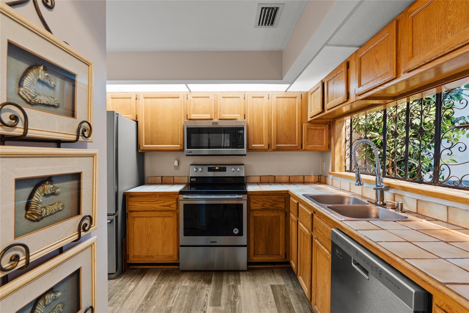 Image 12 of 54 For 1486 Mahogany Lane 703