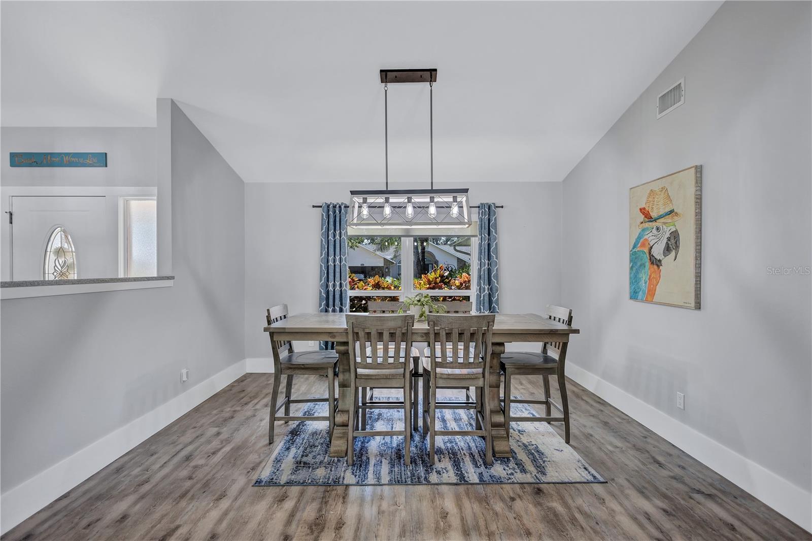 Listing photo id 10 for 10825 Christopher Court