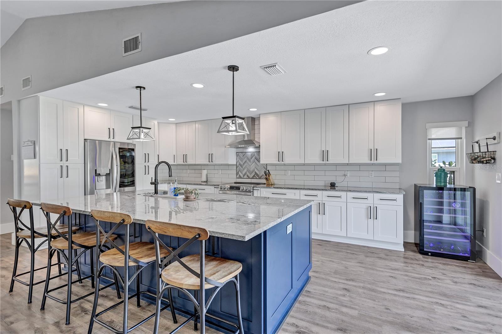 Listing photo id 14 for 10825 Christopher Court