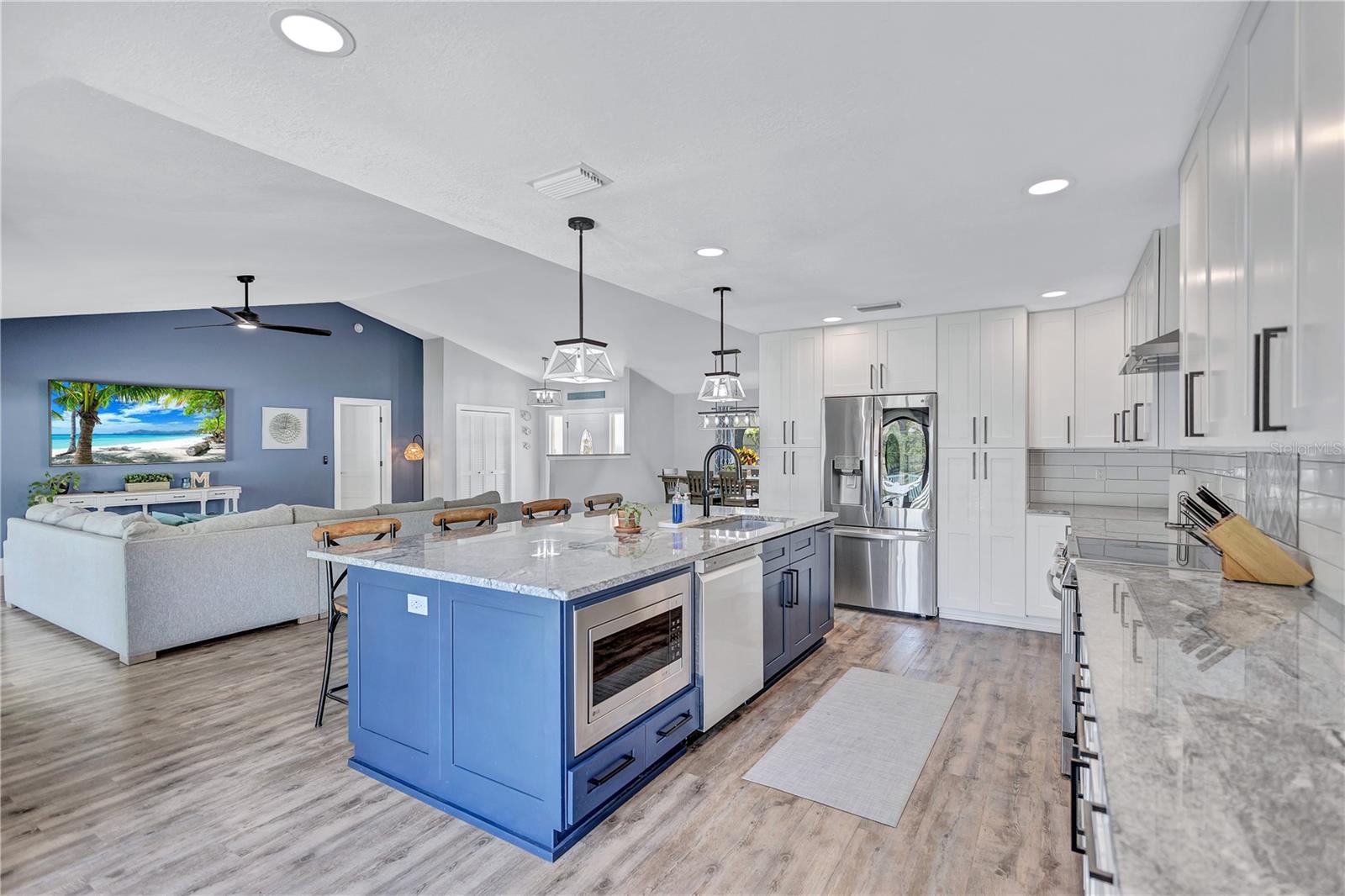 Listing photo id 15 for 10825 Christopher Court