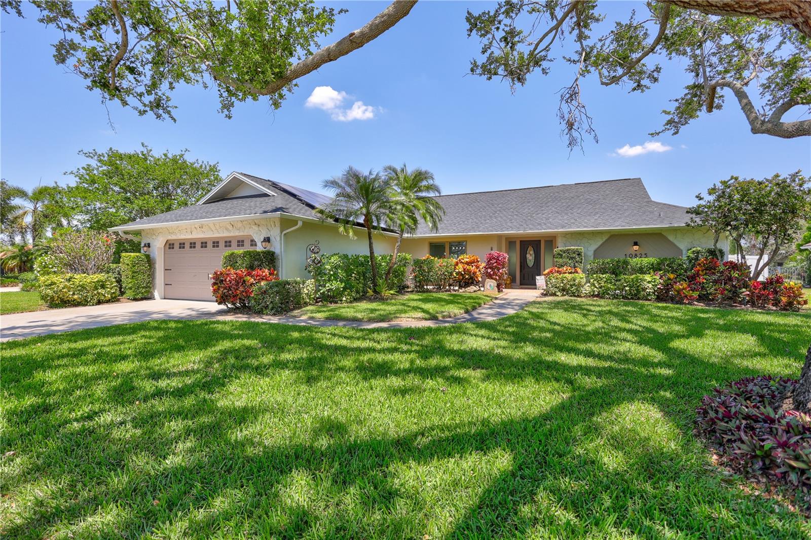 Listing photo id 0 for 10825 Christopher Court