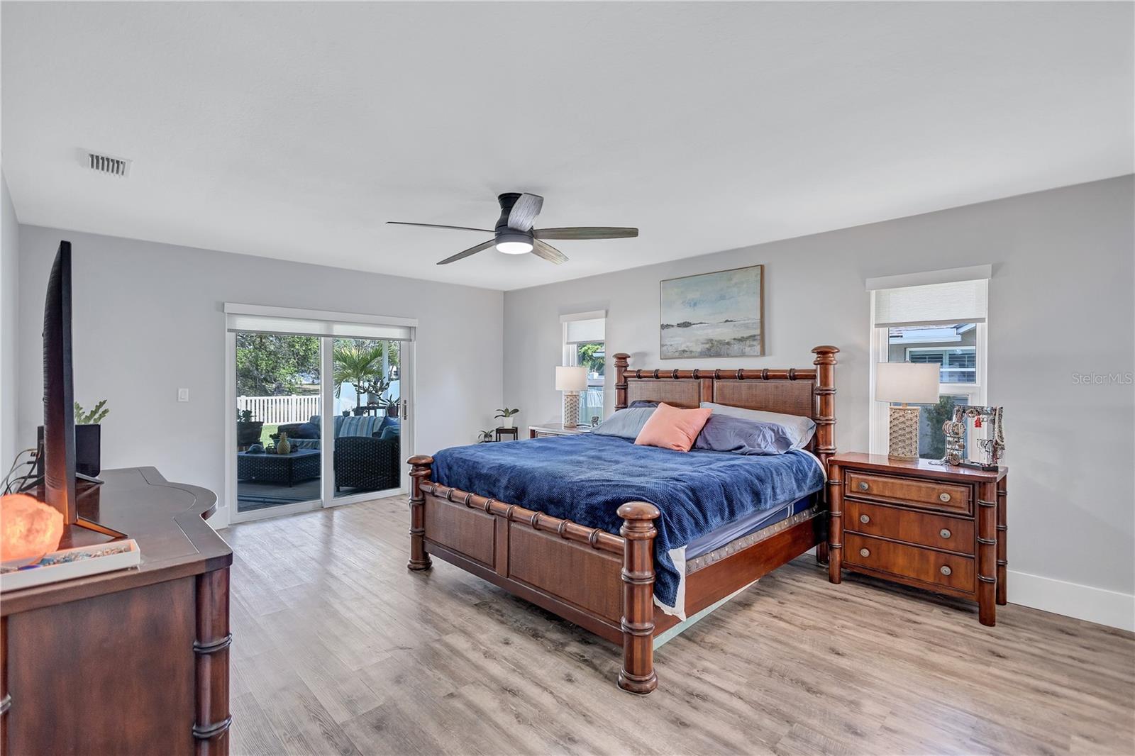 Listing photo id 23 for 10825 Christopher Court