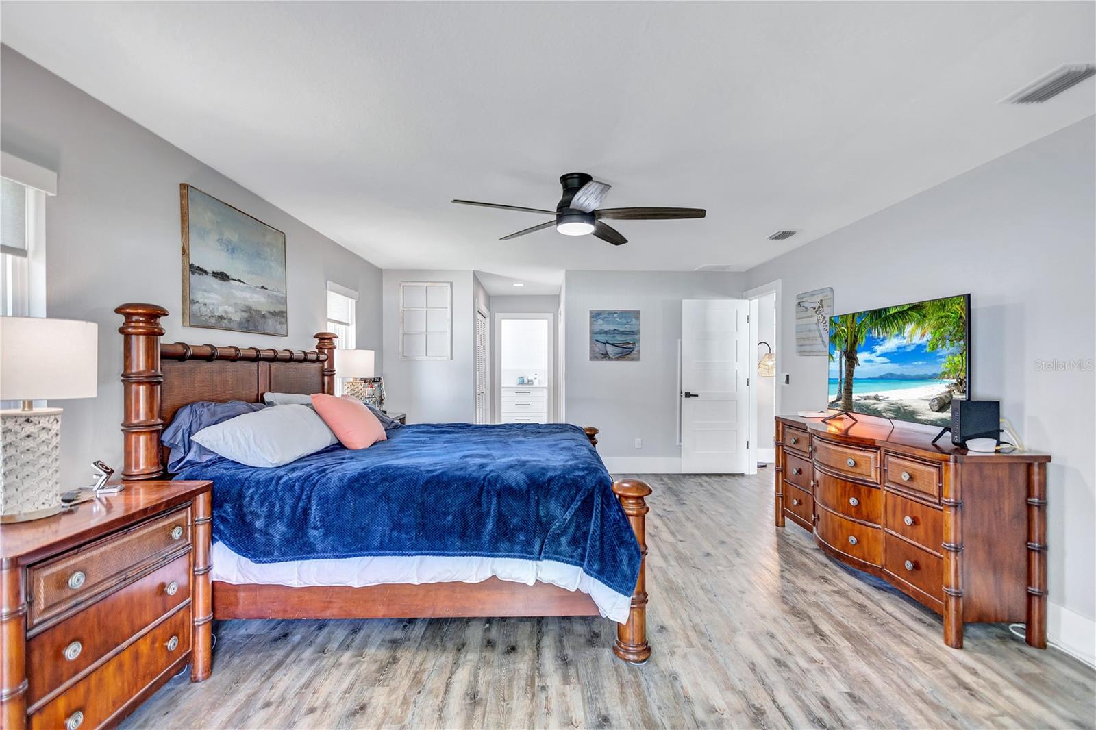 Listing photo id 24 for 10825 Christopher Court