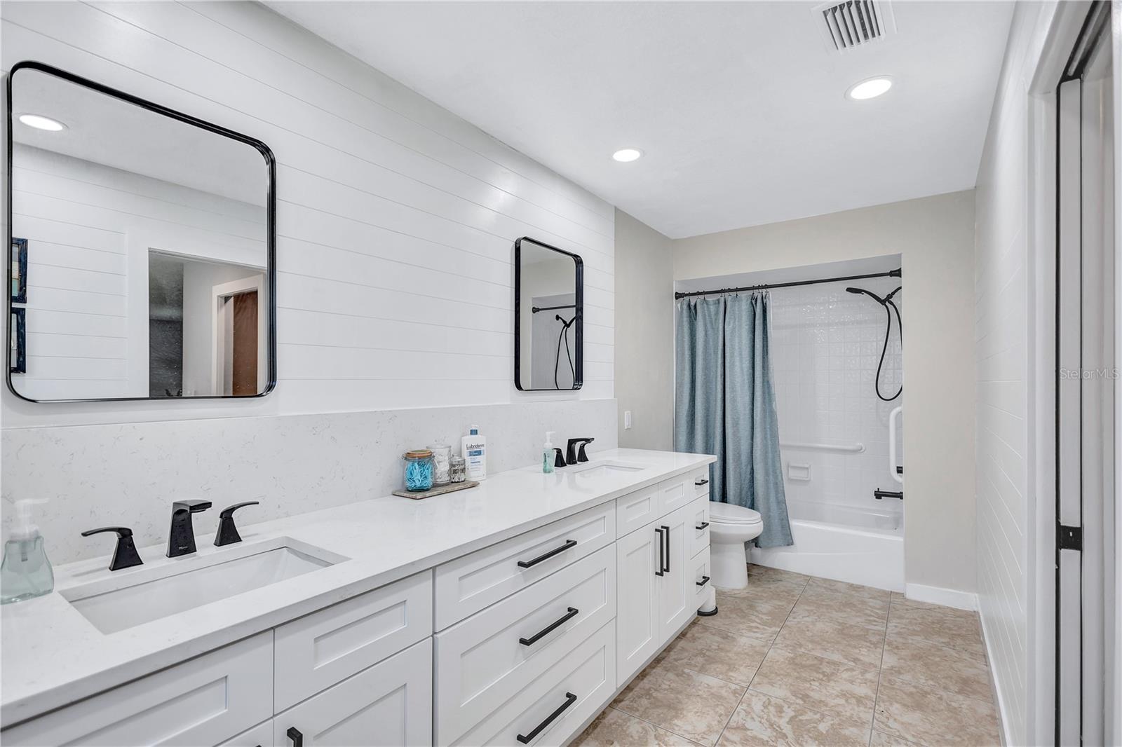 Listing photo id 25 for 10825 Christopher Court