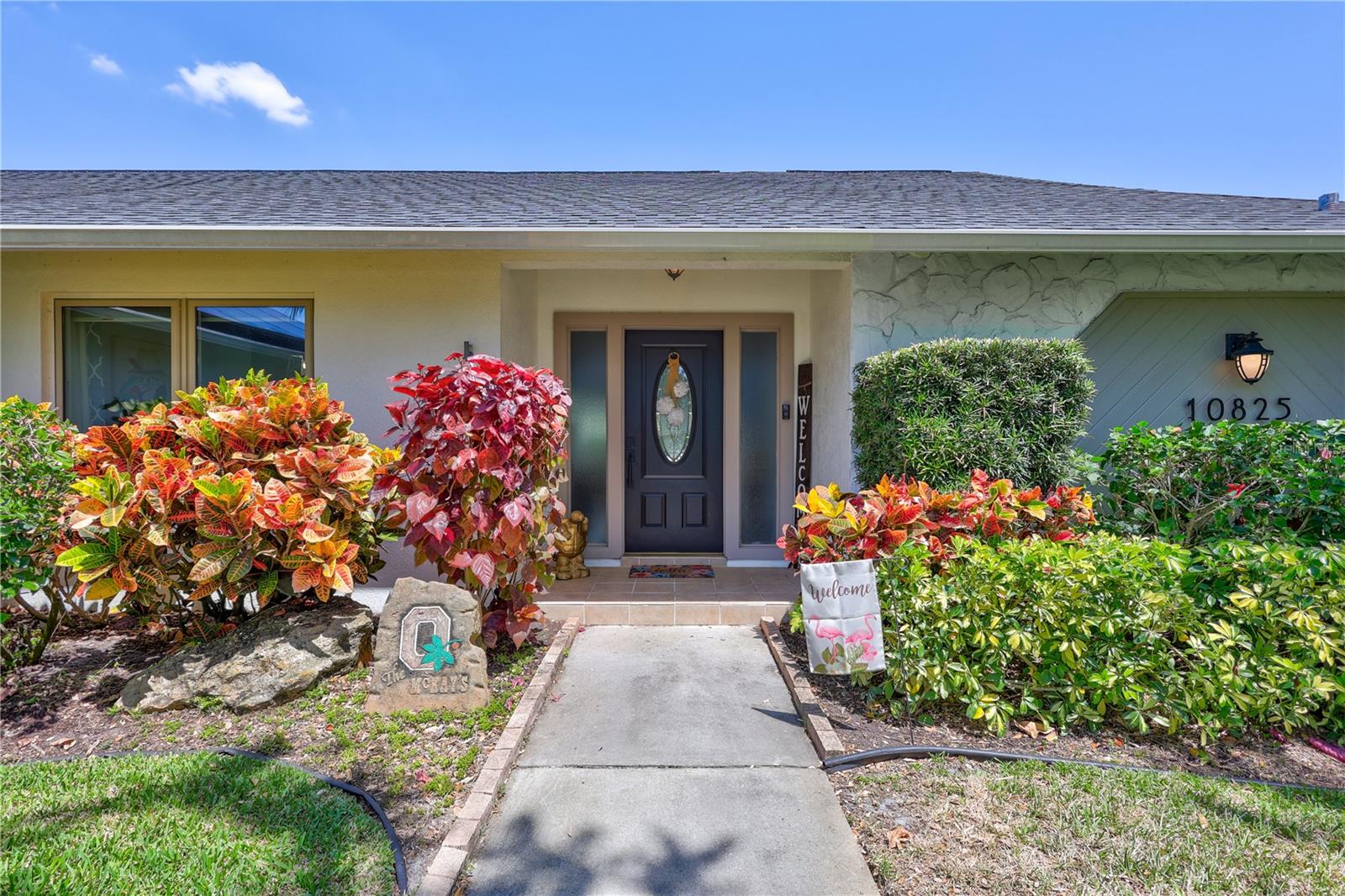 Listing photo id 1 for 10825 Christopher Court