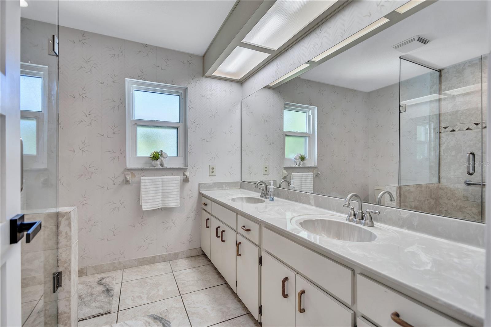 Listing photo id 28 for 10825 Christopher Court