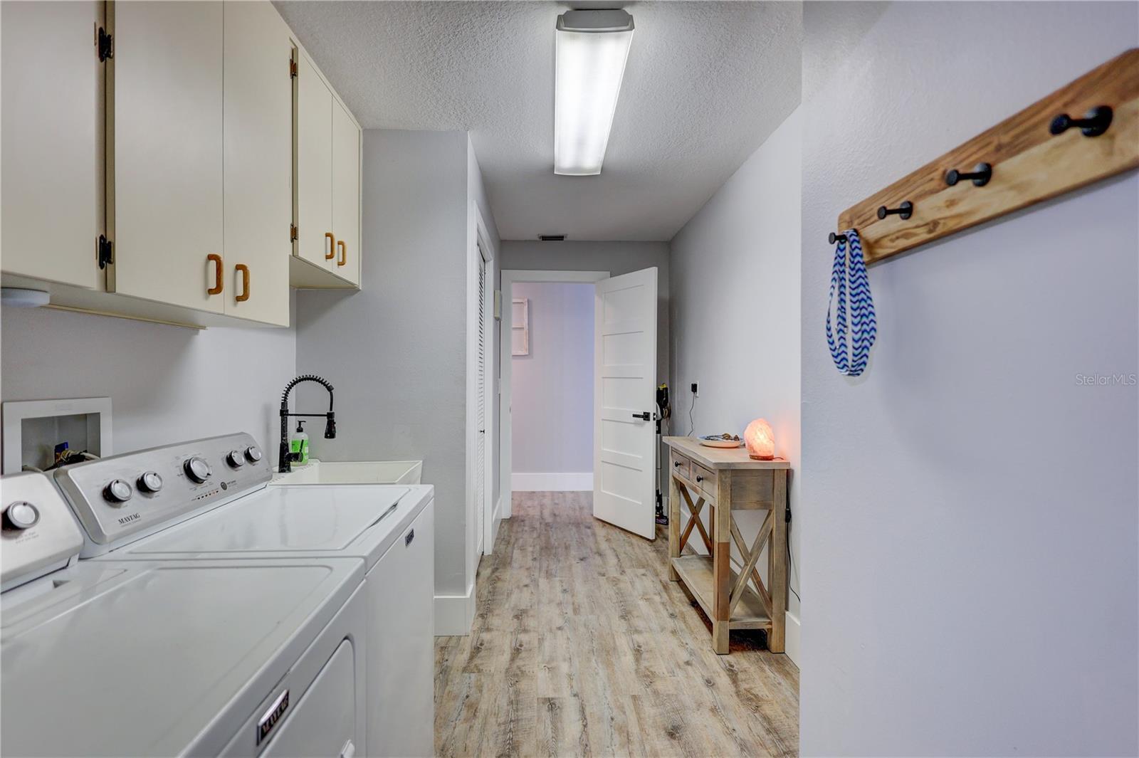 Listing photo id 32 for 10825 Christopher Court