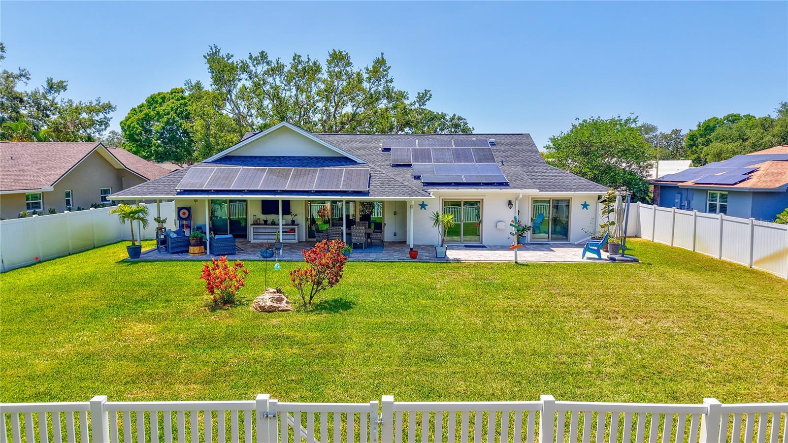 Listing photo id 2 for 10825 Christopher Court