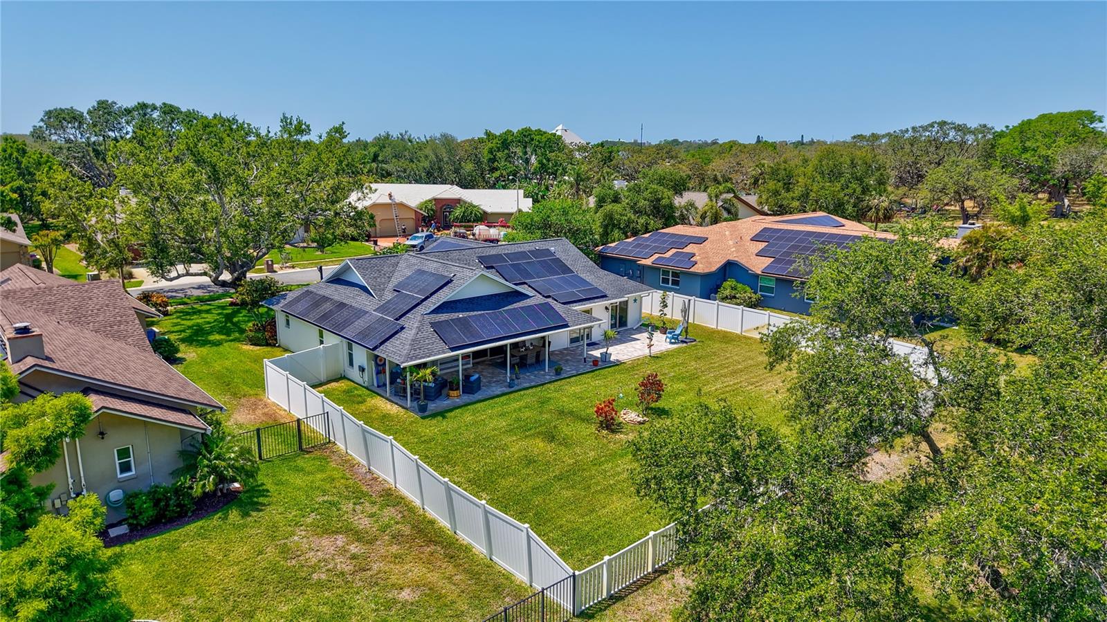 Listing photo id 3 for 10825 Christopher Court