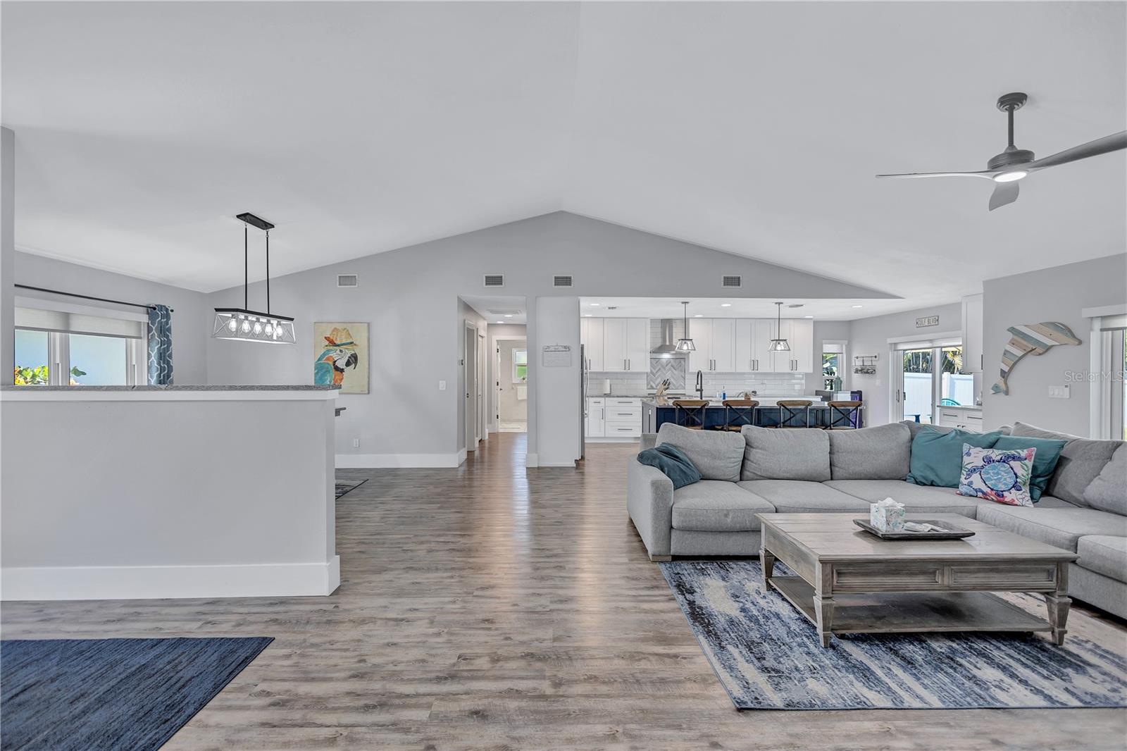 Listing photo id 7 for 10825 Christopher Court