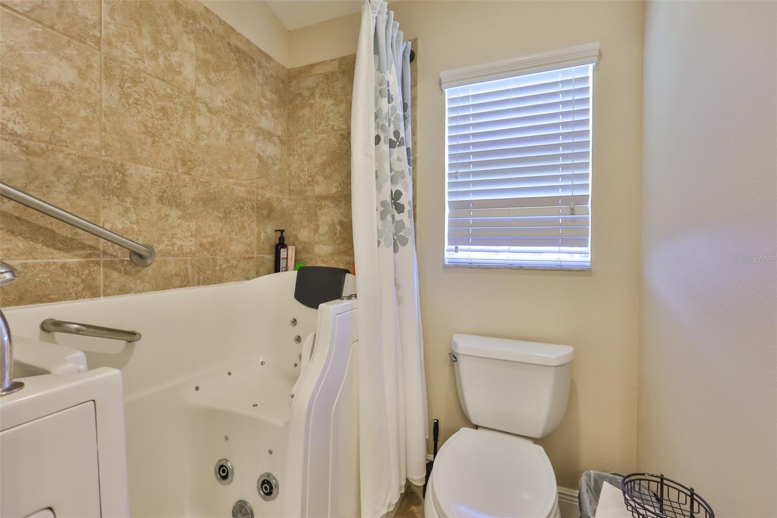 Image 32 of 43 For 13742 Artesa Bell Drive