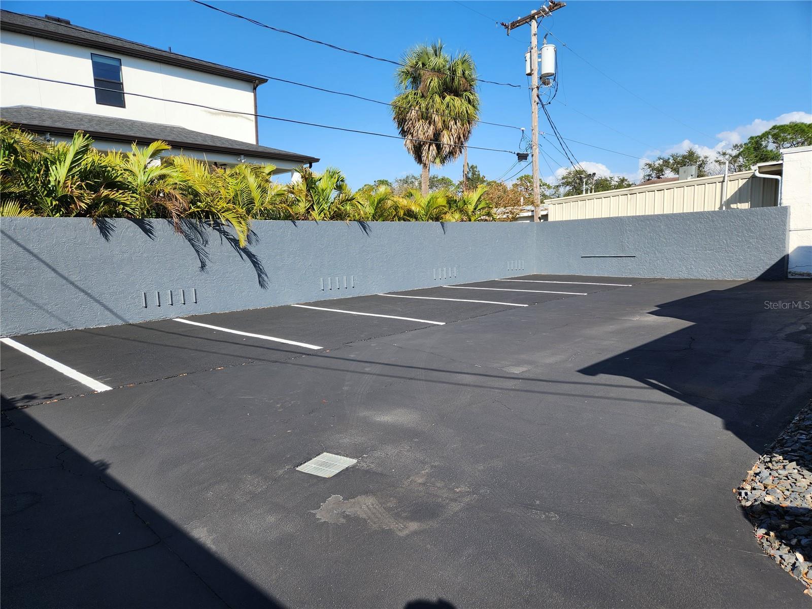 Listing photo id 11 for 4409 El Prado Boulevard