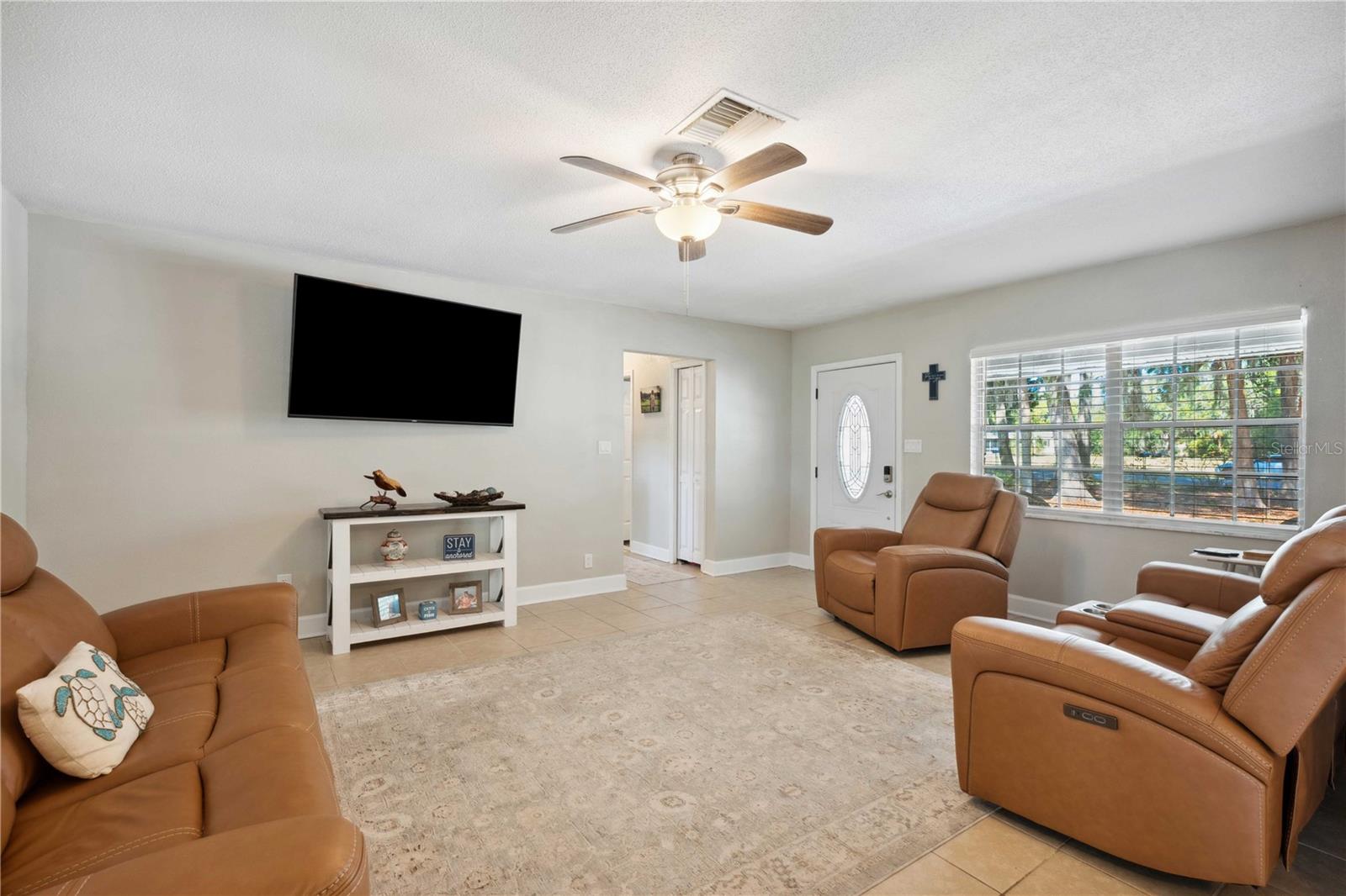 Image 7 of 32 For 6139 Royal Drive