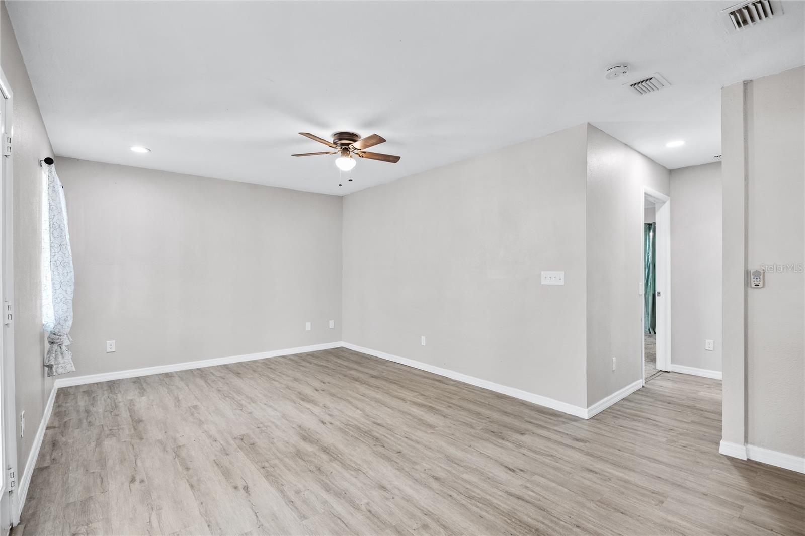Image 17 of 40 For 4527 24th Avenue S