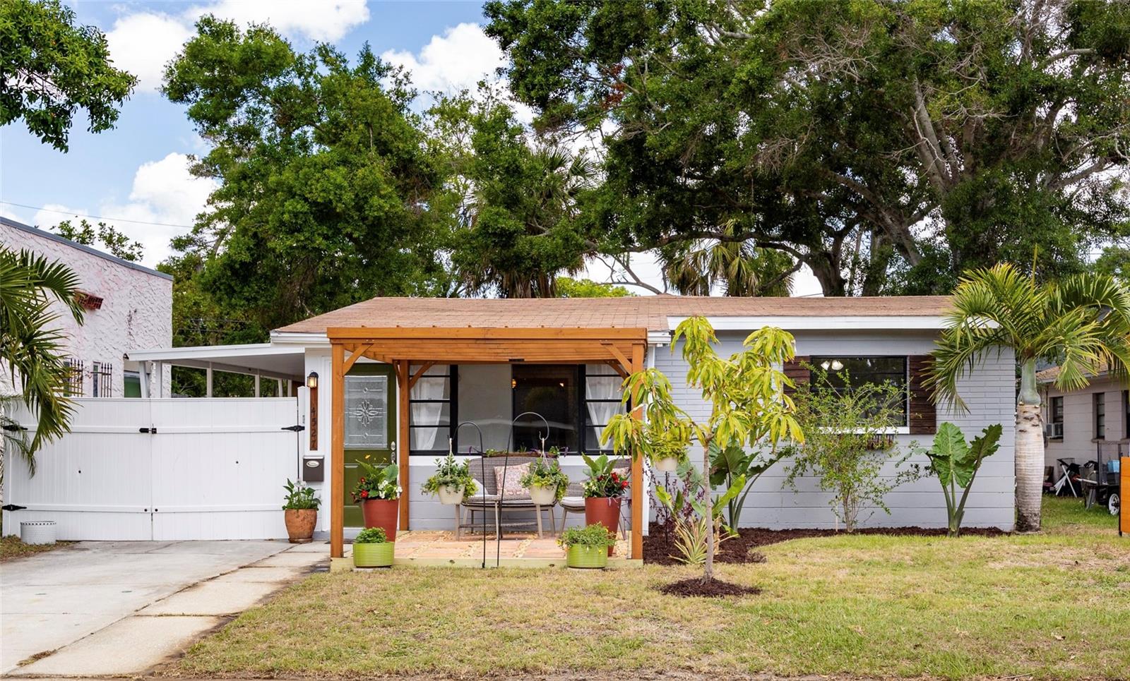 Image 3 of 40 For 4527 24th Avenue S