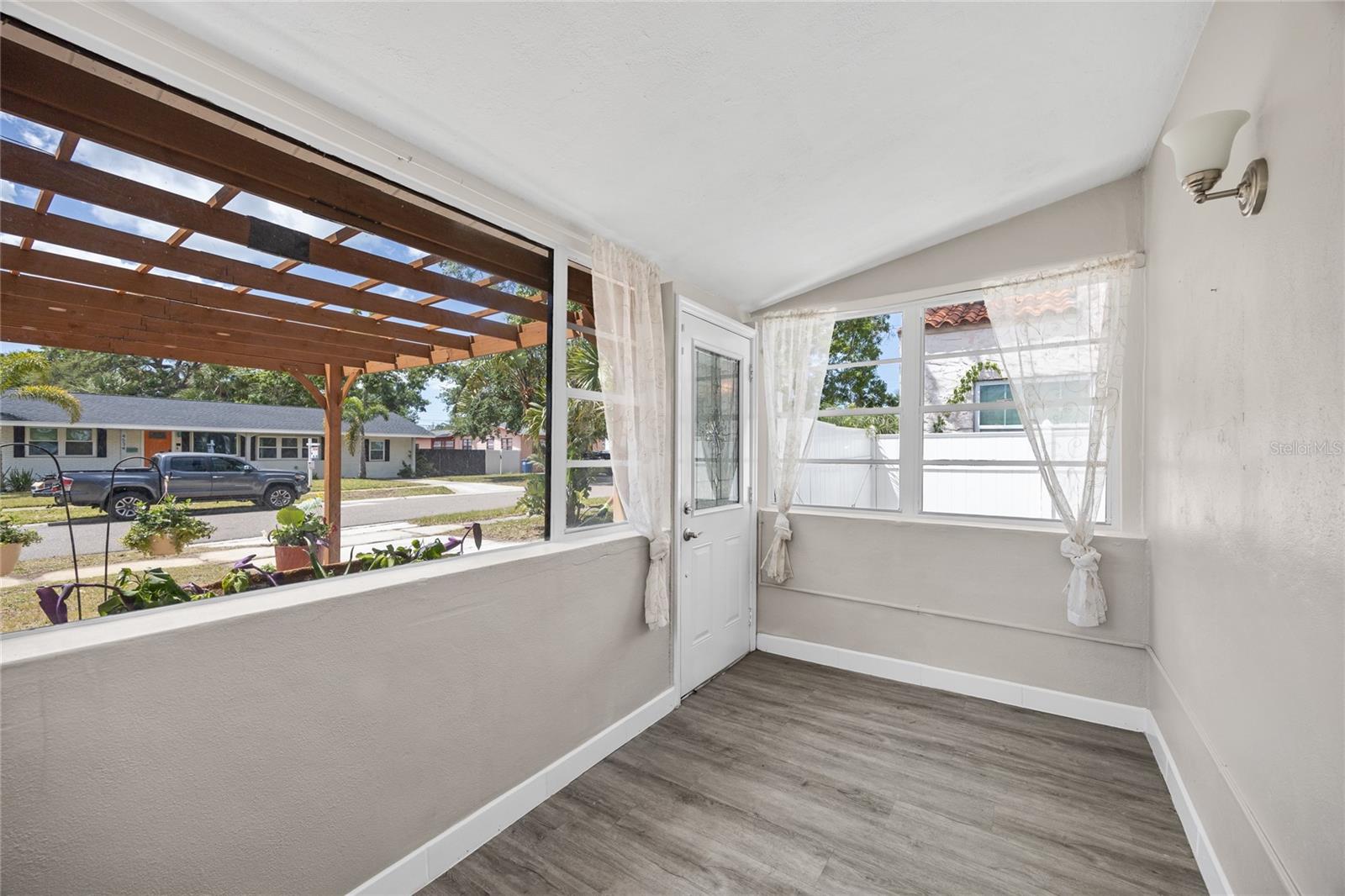 Image 7 of 40 For 4527 24th Avenue S