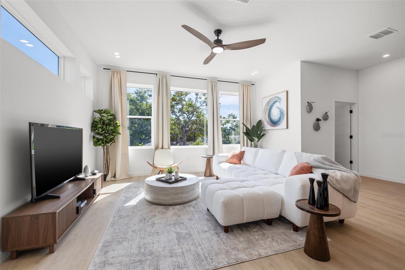 Listing photo id 9 for 2104 4th Street S