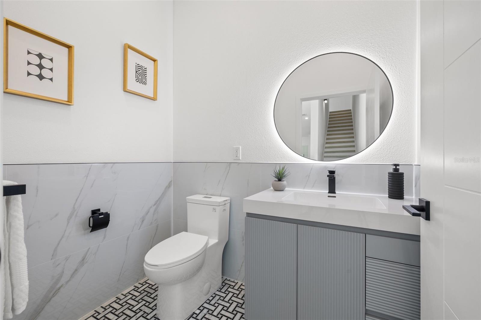 Listing photo id 10 for 2104 4th Street S
