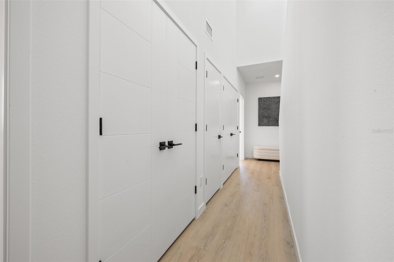 Listing photo id 11 for 2104 4th Street S
