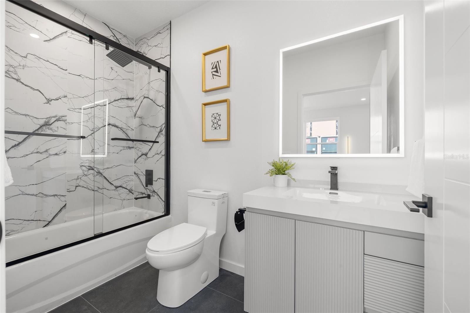 Listing photo id 17 for 2104 4th Street S