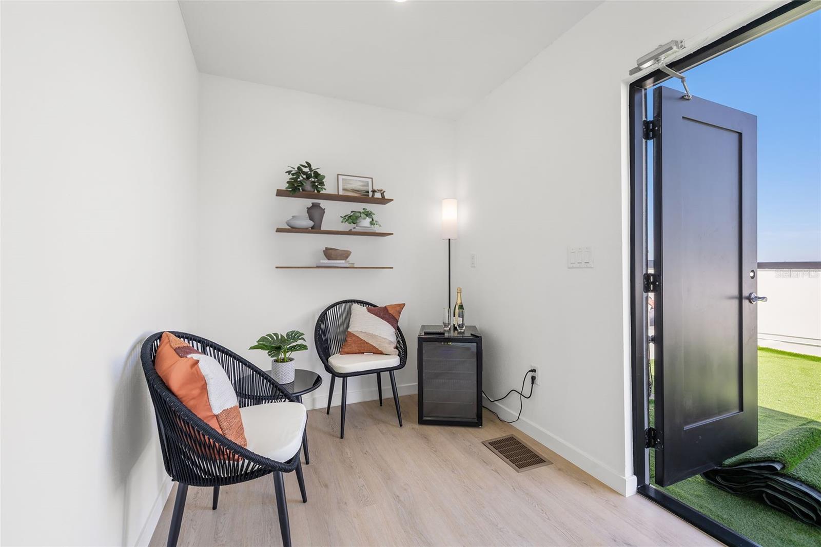 Listing photo id 18 for 2104 4th Street S