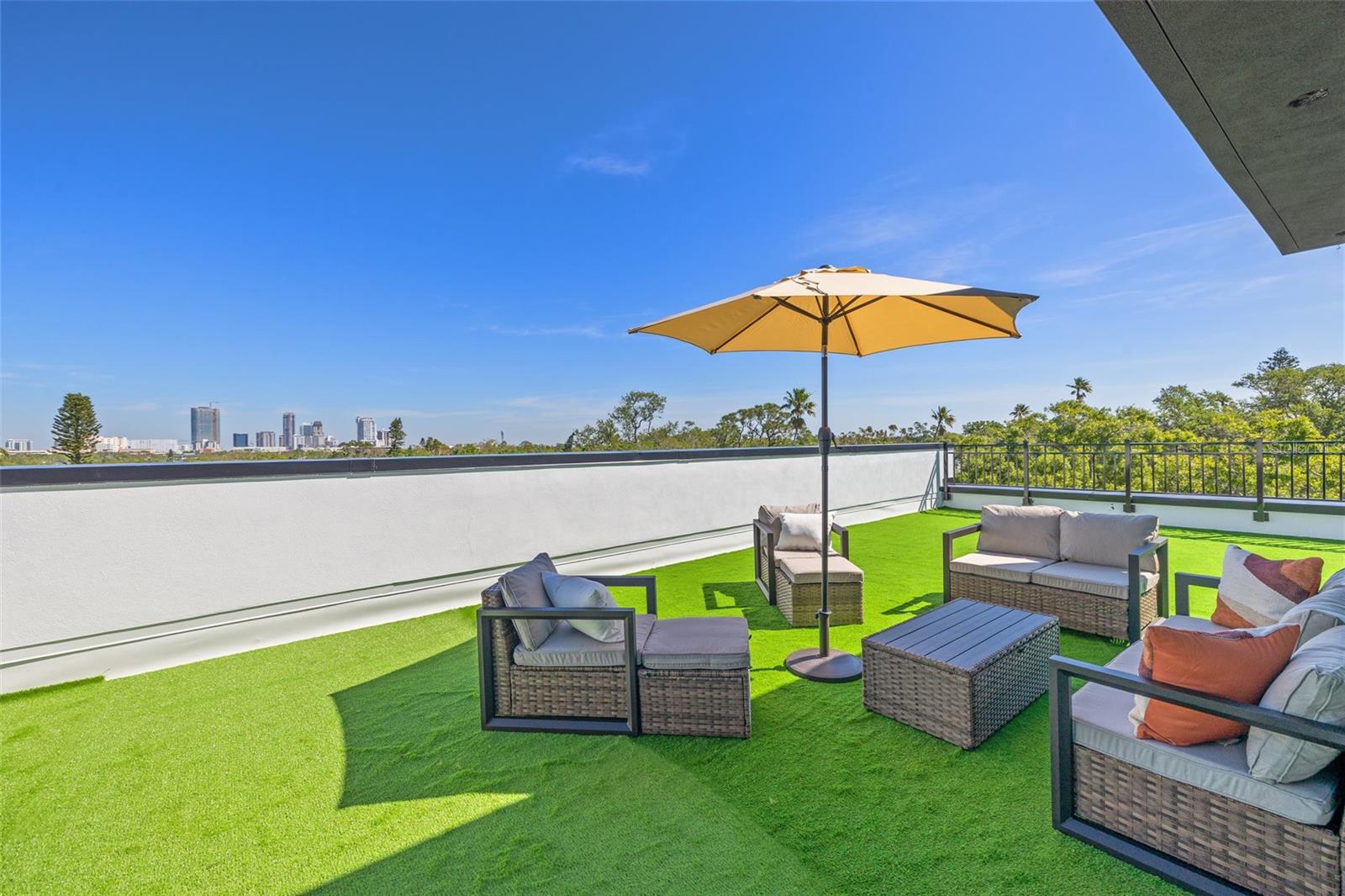 Listing photo id 24 for 2104 4th Street S