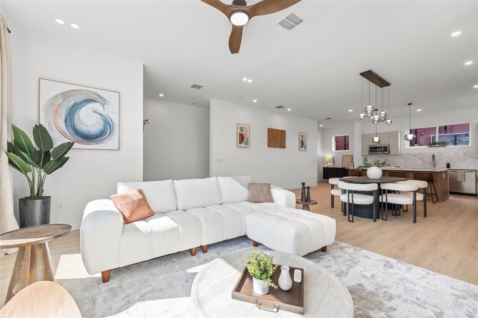 Listing photo id 2 for 2104 4th Street S