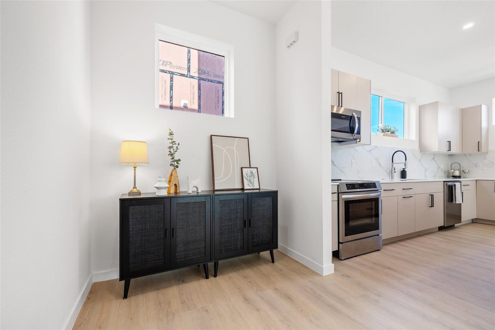 Listing photo id 4 for 2104 4th Street S