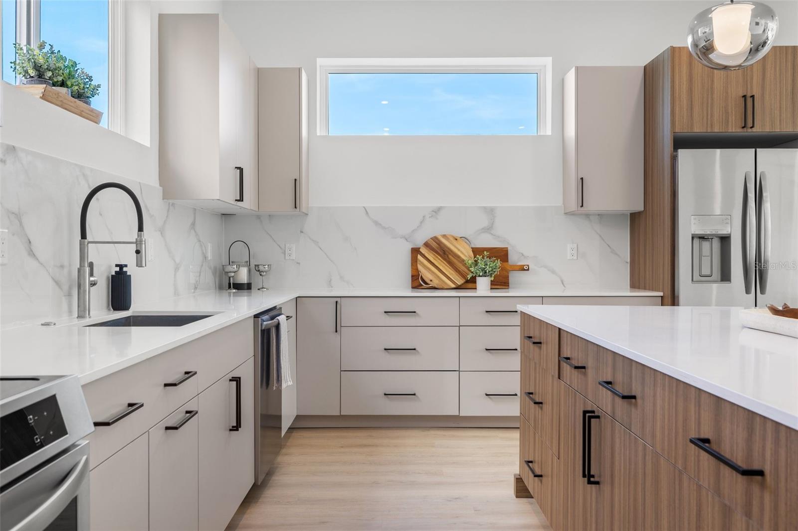 Listing photo id 5 for 2104 4th Street S