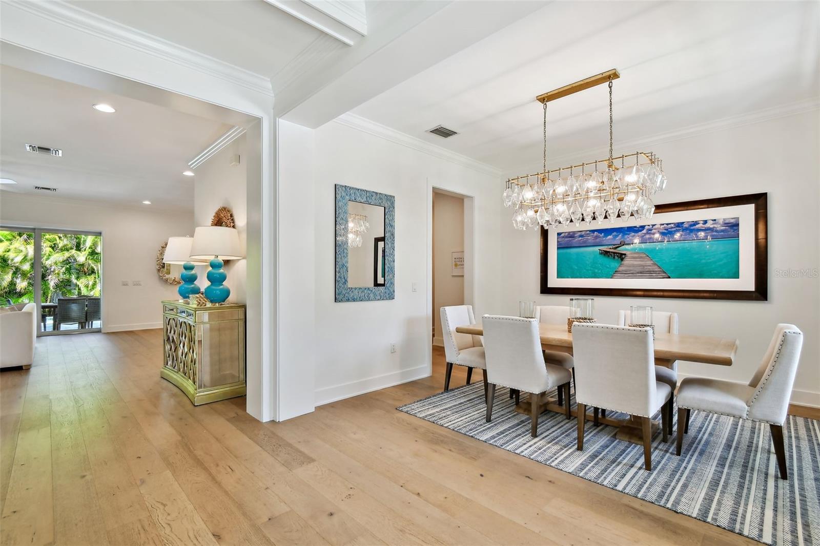 Listing photo id 10 for 3905 San Obispo Street