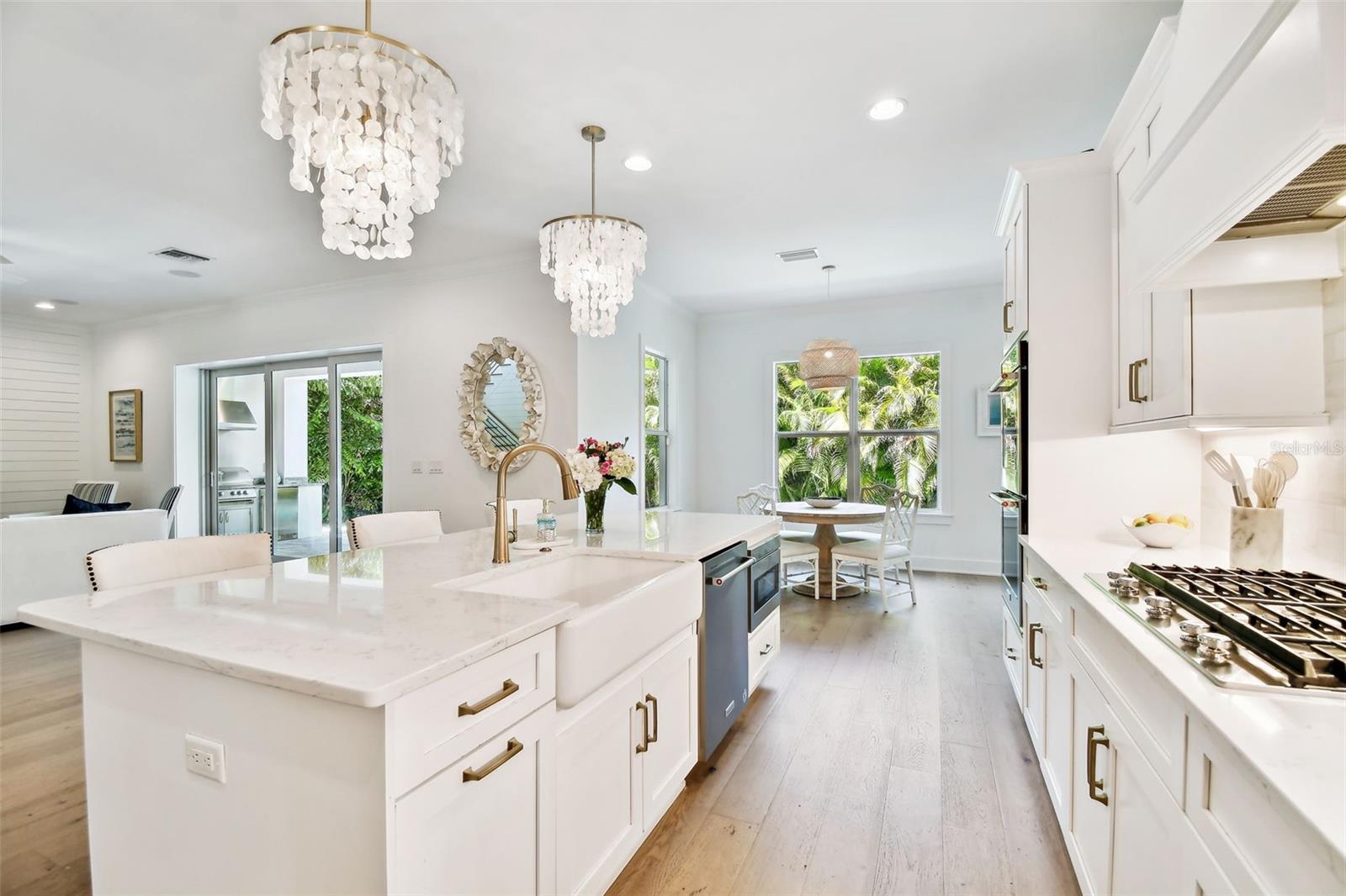 Listing photo id 19 for 3905 San Obispo Street